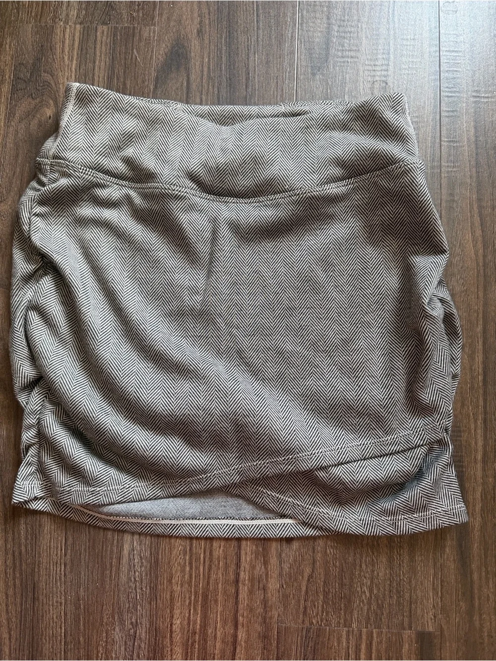 NWOT Halara High Waisted Bodycon Ruched Herringbone Mini Skirt